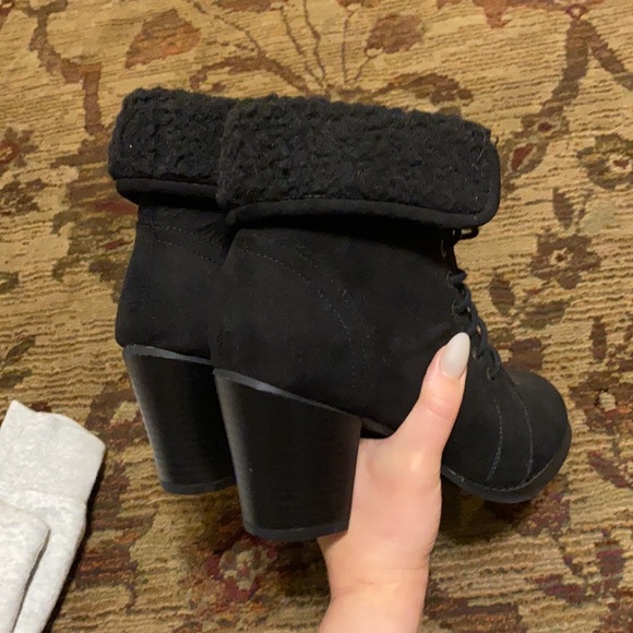 Fold over, Black suede, Fur cuff Booties, size 8 - Picture 4 of 8